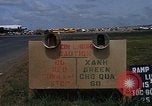 Standbild verschiedene Flugzeuge Vietnam, 1968, aus Sekunde 30 historischem Filmmaterial Videoclip 65675072136