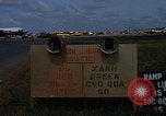 Standbild verschiedene Flugzeuge Vietnam, 1968, aus Sekunde 32 historischem Filmmaterial Videoclip 65675072136