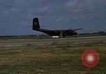 Standbild verschiedene Flugzeuge Vietnam, 1968, aus Sekunde 45 historischem Filmmaterial Videoclip 65675072136