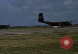 Standbild verschiedene Flugzeuge Vietnam, 1968, aus Sekunde 46 historischem Filmmaterial Videoclip 65675072136