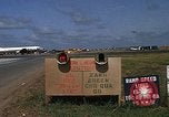 Standbild verschiedene Flugzeuge Vietnam, 1968, aus Sekunde 55 historischem Filmmaterial Videoclip 65675072136