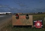 Standbild verschiedene Flugzeuge Vietnam, 1968, aus Sekunde 56 historischem Filmmaterial Videoclip 65675072136