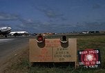 Standbild verschiedene Flugzeuge Vietnam, 1968, aus Sekunde 58 historischem Filmmaterial Videoclip 65675072136