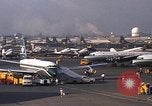 Standbild verschiedene Flugzeuge Vietnam, 1968, aus Sekunde 4 historischem Filmmaterial Videoclip 65675072137