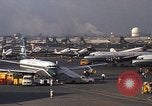 Standbild verschiedene Flugzeuge Vietnam, 1968, aus Sekunde 6 historischem Filmmaterial Videoclip 65675072137