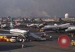 Standbild verschiedene Flugzeuge Vietnam, 1968, aus Sekunde 7 historischem Filmmaterial Videoclip 65675072137