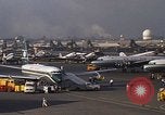Standbild verschiedene Flugzeuge Vietnam, 1968, aus Sekunde 8 historischem Filmmaterial Videoclip 65675072137