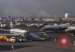 Standbild verschiedene Flugzeuge Vietnam, 1968, aus Sekunde 11 historischem Filmmaterial Videoclip 65675072137