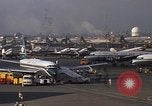 Standbild verschiedene Flugzeuge Vietnam, 1968, aus Sekunde 12 historischem Filmmaterial Videoclip 65675072137