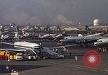Standbild verschiedene Flugzeuge Vietnam, 1968, aus Sekunde 14 historischem Filmmaterial Videoclip 65675072137