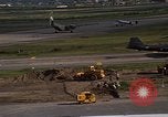 Standbild verschiedene Flugzeuge Vietnam, 1968, aus Sekunde 26 historischem Filmmaterial Videoclip 65675072137