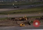 Standbild verschiedene Flugzeuge Vietnam, 1968, aus Sekunde 28 historischem Filmmaterial Videoclip 65675072137