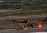 Standbild verschiedene Flugzeuge Vietnam, 1968, aus Sekunde 29 historischem Filmmaterial Videoclip 65675072137
