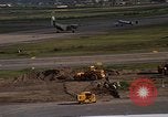 Standbild verschiedene Flugzeuge Vietnam, 1968, aus Sekunde 30 historischem Filmmaterial Videoclip 65675072137