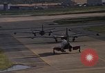 Standbild verschiedene Flugzeuge Vietnam, 1968, aus Sekunde 34 historischem Filmmaterial Videoclip 65675072137