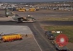 Standbild verschiedene Flugzeuge Vietnam, 1968, aus Sekunde 57 historischem Filmmaterial Videoclip 65675072137