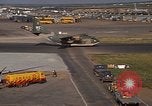 Standbild verschiedene Flugzeuge Vietnam, 1968, aus Sekunde 58 historischem Filmmaterial Videoclip 65675072137