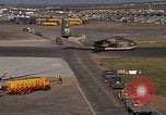Standbild verschiedene Flugzeuge Vietnam, 1968, aus Sekunde 59 historischem Filmmaterial Videoclip 65675072137