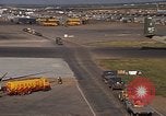 Standbild verschiedene Flugzeuge Vietnam, 1968, aus Sekunde 62 historischem Filmmaterial Videoclip 65675072137