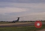 Standbild USA Flugzeuge Vietnam, 1968, aus Sekunde 26 historischem Filmmaterial Videoclip 65675072144