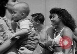 Image bébé ramper race New Jersey United States USA, 1945, de la seconde 9 séquences d'archives historiques vidéo 65675072163