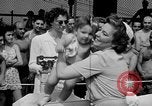 Image bébé ramper race New Jersey United States USA, 1945, de la seconde 14 séquences d'archives historiques vidéo 65675072163