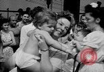 Image bébé ramper race New Jersey United States USA, 1945, de la seconde 15 séquences d'archives historiques vidéo 65675072163