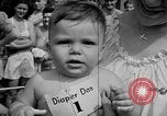 Image bébé ramper race New Jersey United States USA, 1945, de la seconde 16 séquences d'archives historiques vidéo 65675072163