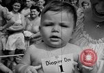 Image bébé ramper race New Jersey United States USA, 1945, de la seconde 18 séquences d'archives historiques vidéo 65675072163