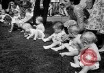 Image bébé ramper race New Jersey United States USA, 1945, de la seconde 19 séquences d'archives historiques vidéo 65675072163