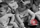 Image bébé ramper race New Jersey United States USA, 1945, de la seconde 24 séquences d'archives historiques vidéo 65675072163