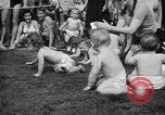 Image bébé ramper race New Jersey United States USA, 1945, de la seconde 32 séquences d'archives historiques vidéo 65675072163