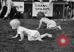 Image bébé ramper race New Jersey United States USA, 1945, de la seconde 34 séquences d'archives historiques vidéo 65675072163