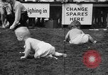 Image bébé ramper race New Jersey United States USA, 1945, de la seconde 36 séquences d'archives historiques vidéo 65675072163
