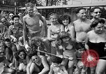 Image bébé ramper race New Jersey United States USA, 1945, de la seconde 38 séquences d'archives historiques vidéo 65675072163