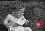Image bébé ramper race New Jersey United States USA, 1945, de la seconde 48 séquences d'archives historiques vidéo 65675072163