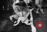 Image bébé ramper race New Jersey United States USA, 1945, de la seconde 57 séquences d'archives historiques vidéo 65675072163