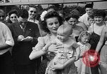 Image bébé ramper race New Jersey United States USA, 1945, de la seconde 60 séquences d'archives historiques vidéo 65675072163