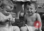 Image bébé ramper race New Jersey United States USA, 1945, de la seconde 61 séquences d'archives historiques vidéo 65675072163