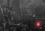 Immagine di Detergente per vetri New York City USA, 1945, secondo 15 filmato di repertorio 65675072164