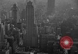 Immagine di Detergente per vetri New York City USA, 1945, secondo 17 filmato di repertorio 65675072164