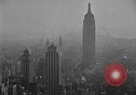 Immagine di Detergente per vetri New York City USA, 1945, secondo 21 filmato di repertorio 65675072164