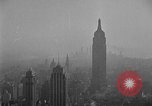 Immagine di Detergente per vetri New York City USA, 1945, secondo 24 filmato di repertorio 65675072164