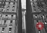 Immagine di Detergente per vetri New York City USA, 1945, secondo 37 filmato di repertorio 65675072164