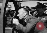 Standbild Eddie Rickenbacker Europa, 1944, aus Sekunde 41 historischem Filmmaterial Videoclip 65675072176