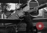 Standbild 94th Fighter Squadron Frankreich, 1918, aus Sekunde 15 historischem Filmmaterial Videoclip 65675072178