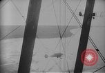 Immagine di Mid-air refuelling San Diego California USA, 1923, secondo 58 filmato di repertorio 65675072184