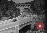 Image navetteurs roulant à Washington DC sur Rock Creek Parkway Washington DC USA, 1935, de la seconde 1 séquences d'archives historiques vidéo 65675072204