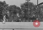 Image navetteurs roulant à Washington DC sur Rock Creek Parkway Washington DC USA, 1935, de la seconde 57 séquences d'archives historiques vidéo 65675072204