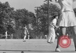 Image navetteurs roulant à Washington DC sur Rock Creek Parkway Washington DC USA, 1935, de la seconde 59 séquences d'archives historiques vidéo 65675072204